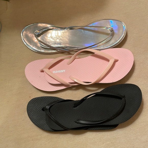 Shoes - Flip/ flops sandals. Size med black. Size 9 silver size l pink